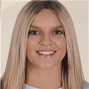 Apasionada por la enseñanza de los más pequeños que comienzan a mostrar sus primeras dificultades en el proceso de aprendizaje